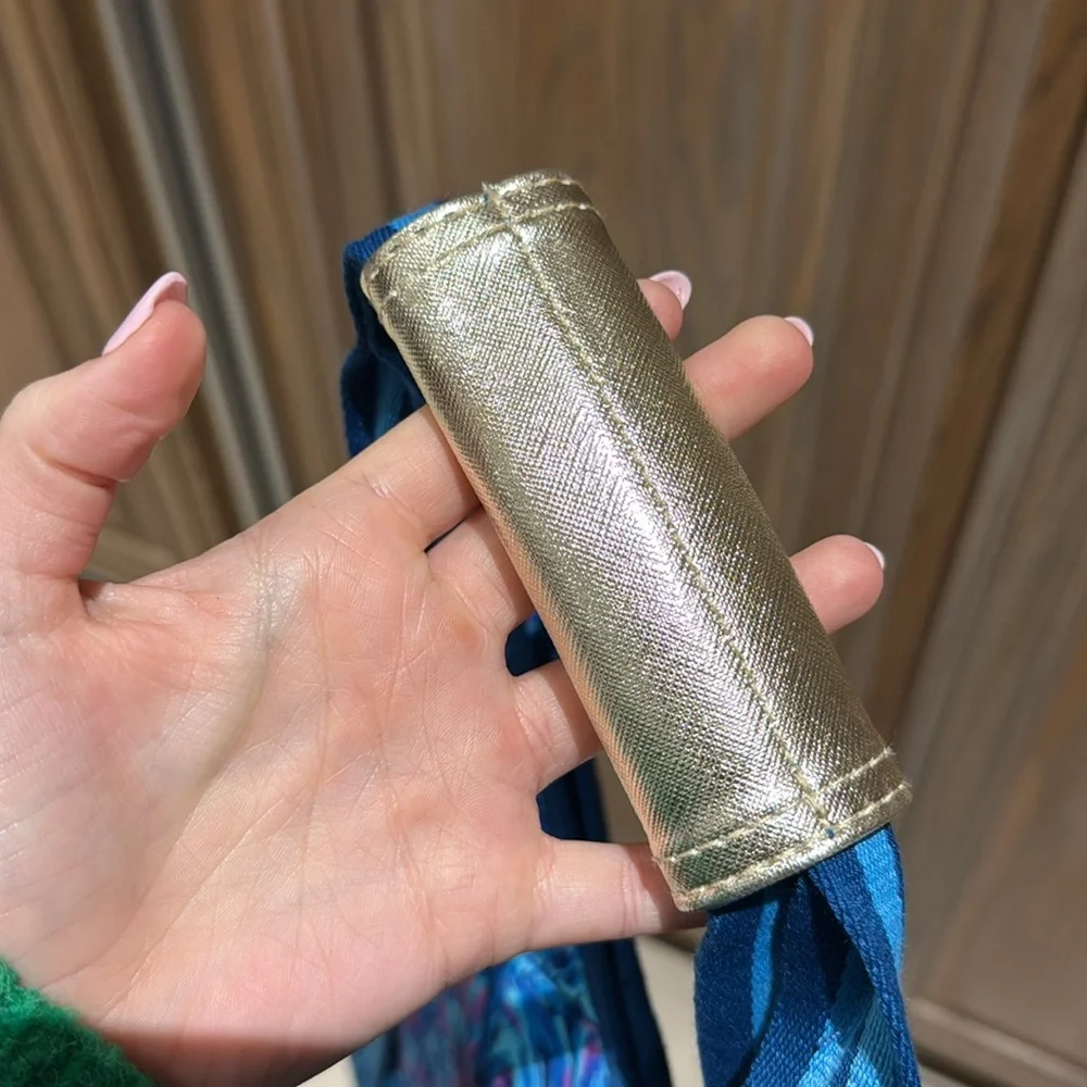 MOVING SALE: Lilly Pulitzer Blue and Pink Cooler Bag - Picture 10 of 13